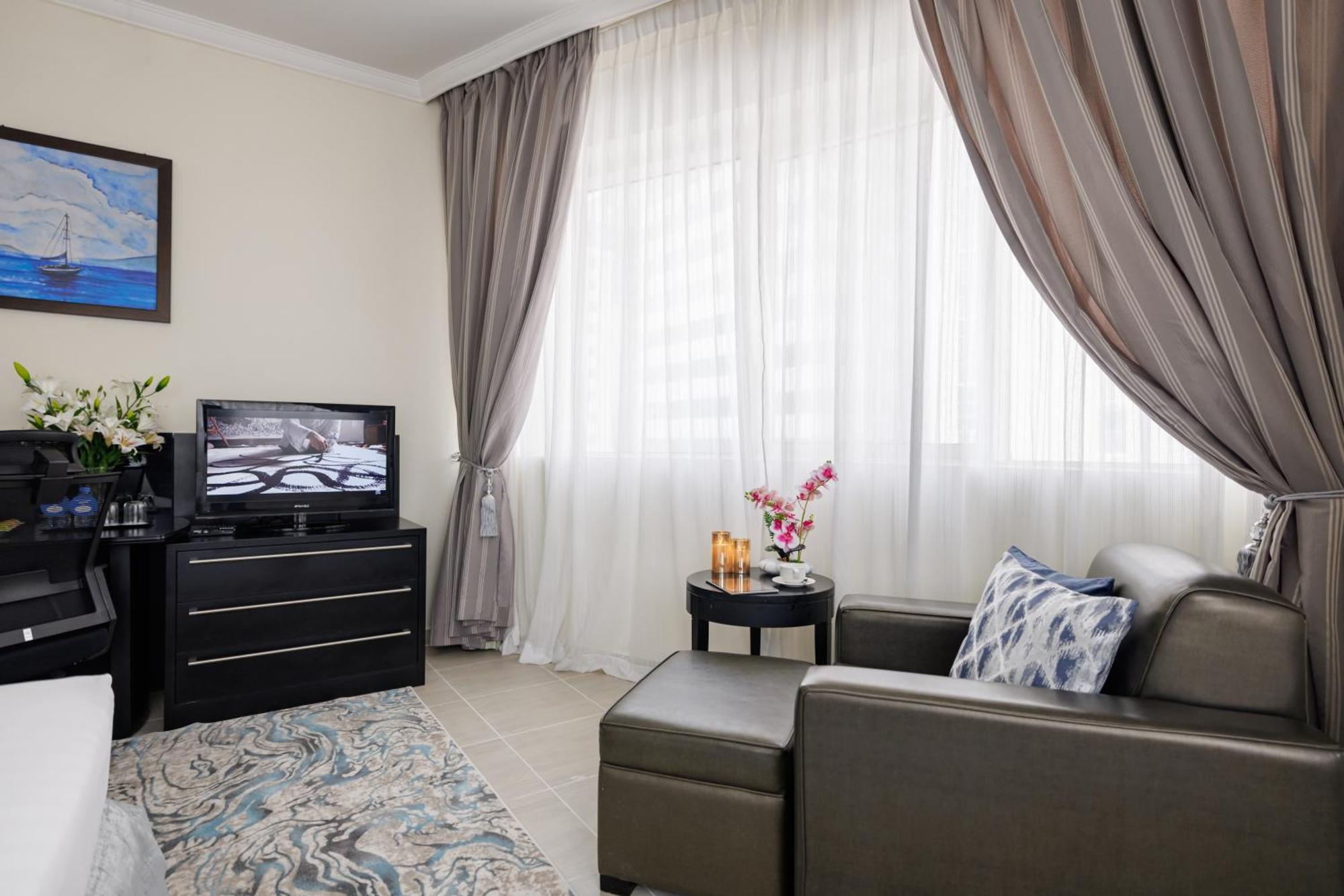 The Royal Riviera Hotel Доха Экстерьер фото