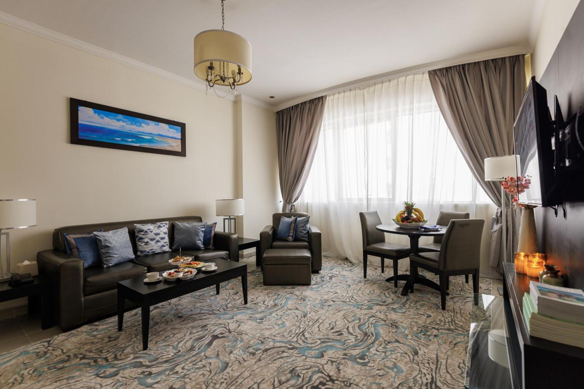 The Royal Riviera Hotel Доха Экстерьер фото